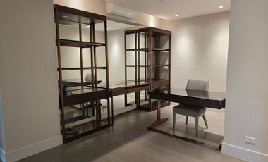 Elegantly designed 3 bedroom unit in Kirov with balcony for rent