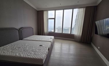 Elegantly designed 3 bedroom unit in Kirov with balcony for rent