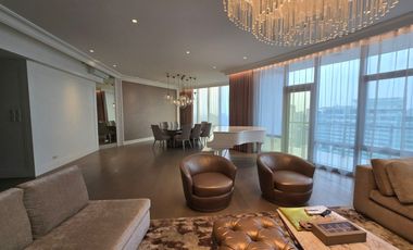 Elegantly designed 3 bedroom unit in Kirov with balcony for rent