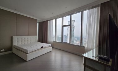 Elegantly designed 3 bedroom unit in Kirov with balcony for rent
