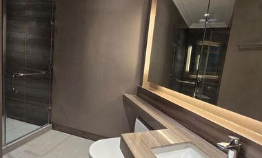 Elegantly designed 3 bedroom unit in Kirov with balcony for rent