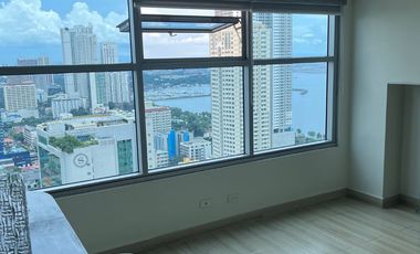 Corner unit with panaoramic views of Manila Bay and Makati
