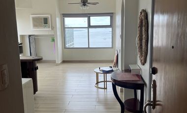 Corner unit with panaoramic views of Manila Bay and Makati