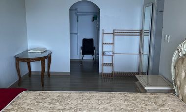 Corner unit with panaoramic views of Manila Bay and Makati