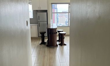 Corner unit with panaoramic views of Manila Bay and Makati