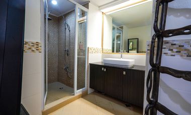 Salcedo Park Condominium in Makati 3BR Three Bedrooms with 2 Parking FOR SALE WUC257