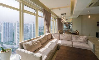 Salcedo Park Condominium in Makati 3BR Three Bedrooms with 2 Parking FOR SALE WUC257