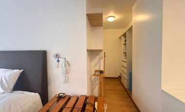 CÓMODO Y LUMINOSO DEPARTAMENTO DUPLEX CON UBICACIÓN  PRIVILEGIADA, EN LA CASTELLANA SURCO, Y FRENTE A PARQUE