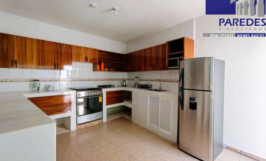 C108 Casa en Venta, 3 recamaras centro de la ciudad en Zihuatanejo