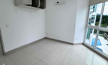 Apartamento en el Caudal de lujo con vista panorámica, acabados de primera.