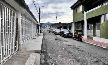 Vendo Casa en Villavicencio de dos plantas, barrio La Esperanza.