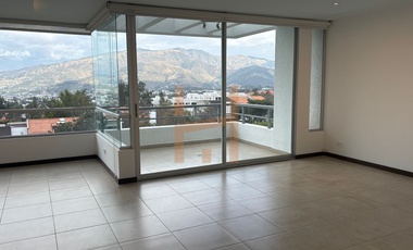 Renta de departamento en Cumbayá sector Site Center, 3 dorms, vista al Valle, cerca de la Ruta Viva y Simón Bolivar