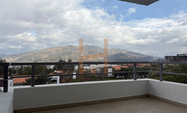 Renta de departamento en Cumbayá sector Site Center, 3 dorms, vista al Valle, cerca de la Ruta Viva y Simón Bolivar