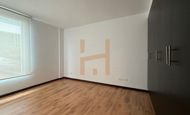 Renta de departamento en Cumbayá sector Site Center, 3 dorms, vista al Valle, cerca de la Ruta Viva y Simón Bolivar