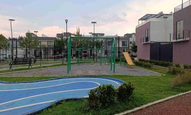 Rento casa, Cocina Equipada, 3 Recámaras, 1.5 Baños, Garaje 2 Autos.