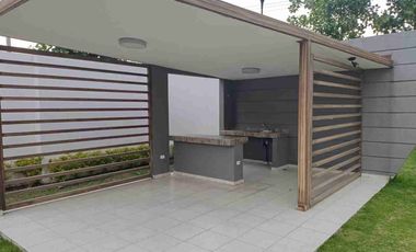 Rento casa, Cocina Equipada, 3 Recámaras, 1.5 Baños, Garaje 2 Autos.