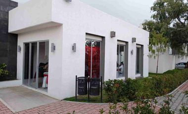 Rento casa, Cocina Equipada, 3 Recámaras, 1.5 Baños, Garaje 2 Autos.