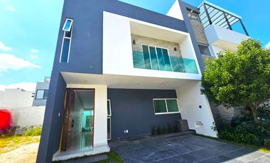 Venta de Casa en Valle Imperial Coto Almendro con Roof garden