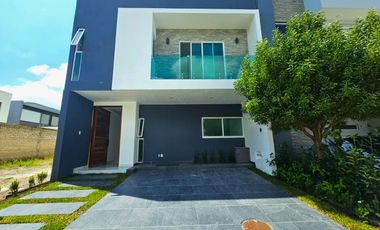 Venta de Casa en Valle Imperial Coto Almendro con Roof garden