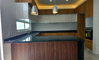 Venta de Casa en Valle Imperial Coto Almendro con Roof garden
