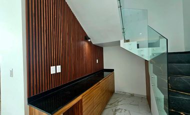 Venta de Casa en Valle Imperial Coto Almendro con Roof garden