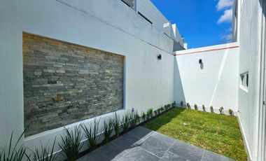 Venta de Casa en Valle Imperial Coto Almendro con Roof garden