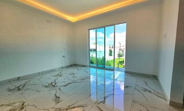 Venta de Casa en Valle Imperial Coto Almendro con Roof garden