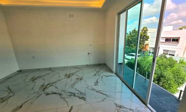 Venta de Casa en Valle Imperial Coto Almendro con Roof garden