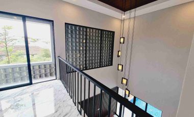 Rumah Mewah Industrial Private Pool Banjarsari Solo Kota