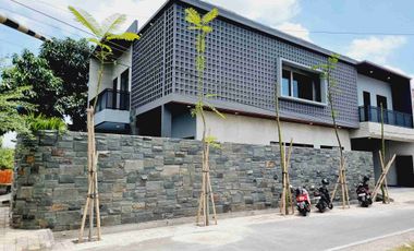 Rumah Mewah Industrial Private Pool Banjarsari Solo Kota