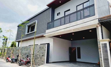 Rumah Mewah Industrial Private Pool Banjarsari Solo Kota