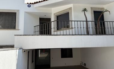 Casa en renta en Bosques Del Refugio zona norte