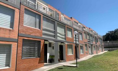 La Armenia, a pocos pasos del Parque Metropolitano, Casa en Conjunto privado, Piscina