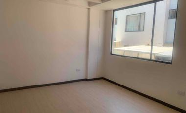 Amplia casa de 104 m2, Sector Mitad del Mundo, Dentro de Urbanización Privada