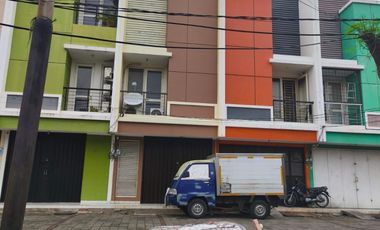 Jual/ Sewa Ruko di Taman Semanan Indah, bangunan 2,5 lantai