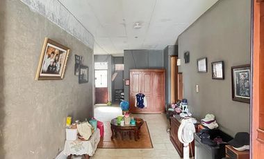 Rumah di padang barat (belakang hotel mercury)