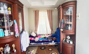 Rumah di padang barat (belakang hotel mercury)