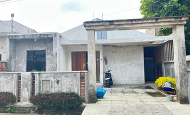 Rumah di padang barat (belakang hotel mercury)