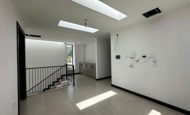 HERMOSA CASA DE VENTA EN RUTA VIVA TUMBACO!!  A ESTRENAR!!