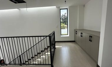 HERMOSA CASA DE VENTA EN RUTA VIVA TUMBACO!!  A ESTRENAR!!