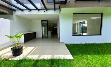HERMOSA CASA DE VENTA EN RUTA VIVA TUMBACO!!  A ESTRENAR!!