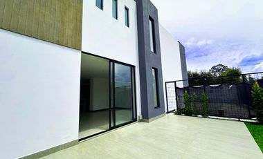 HERMOSA CASA DE VENTA EN RUTA VIVA TUMBACO!!  A ESTRENAR!!