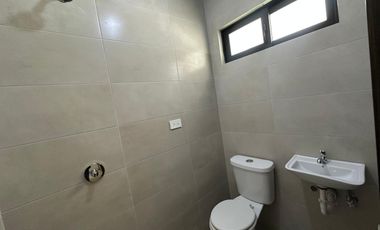 HERMOSA CASA DE VENTA EN RUTA VIVA TUMBACO!!  A ESTRENAR!!