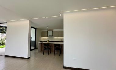 HERMOSA CASA DE VENTA EN RUTA VIVA TUMBACO!!  A ESTRENAR!!