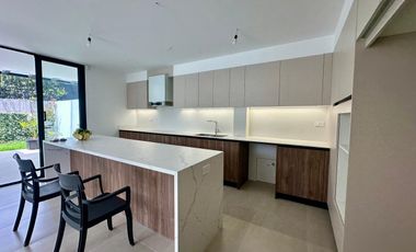 HERMOSA CASA DE VENTA EN RUTA VIVA TUMBACO!!  A ESTRENAR!!