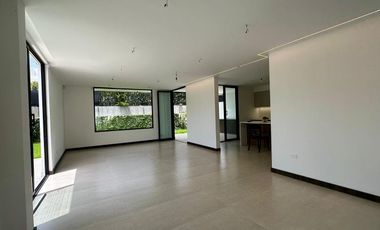 HERMOSA CASA DE VENTA EN RUTA VIVA TUMBACO!!  A ESTRENAR!!