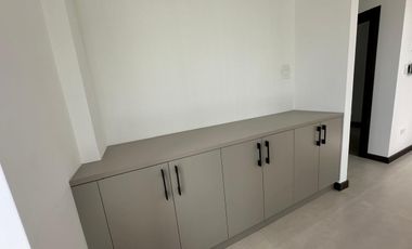 HERMOSA CASA DE VENTA EN RUTA VIVA TUMBACO!!  A ESTRENAR!!