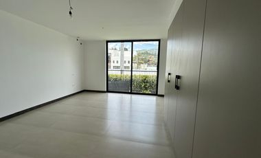 HERMOSA CASA DE VENTA EN RUTA VIVA TUMBACO!!  A ESTRENAR!!