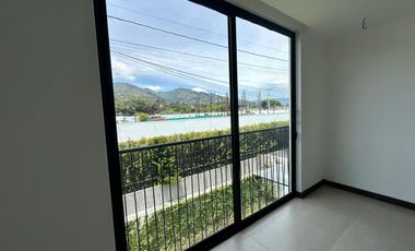 HERMOSA CASA DE VENTA EN RUTA VIVA TUMBACO!!  A ESTRENAR!!