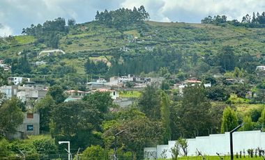 HERMOSA CASA DE VENTA EN RUTA VIVA TUMBACO!!  A ESTRENAR!!